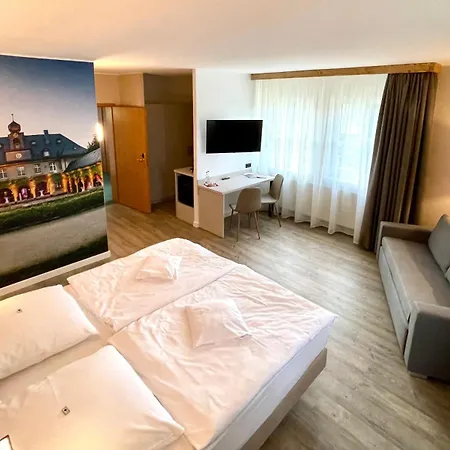 & Restaurant Bergfried Saalfeld Saale