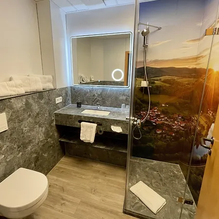 & Restaurant Bergfried 3*