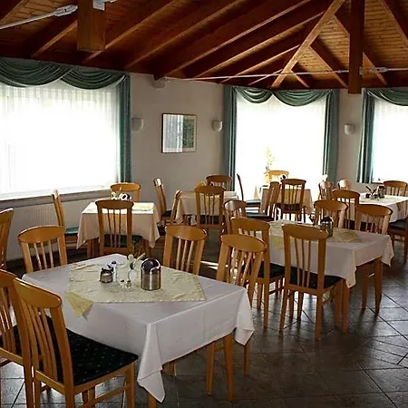 & Restaurant Bergfried 3*