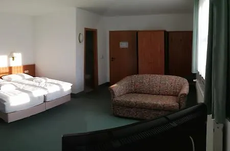 & Restaurant Bergfried ホテル