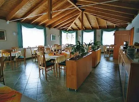 & Restaurant Bergfried 酒店
