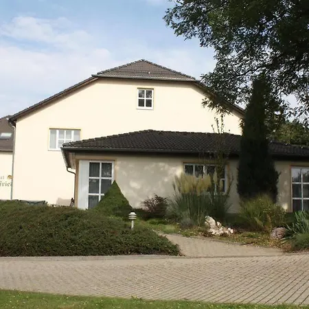 & Restaurant Bergfried 3* Saalfeld Saale